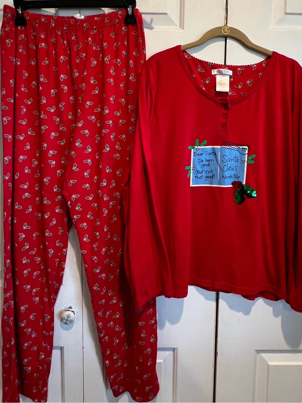 2 Pc PJ Set🎁Red Holly Holiday Pajama Set with Festive Sequin Patch on the Top